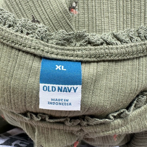 Old Navy Green Fitted Ruched Tank Top - Picture 7 of 8